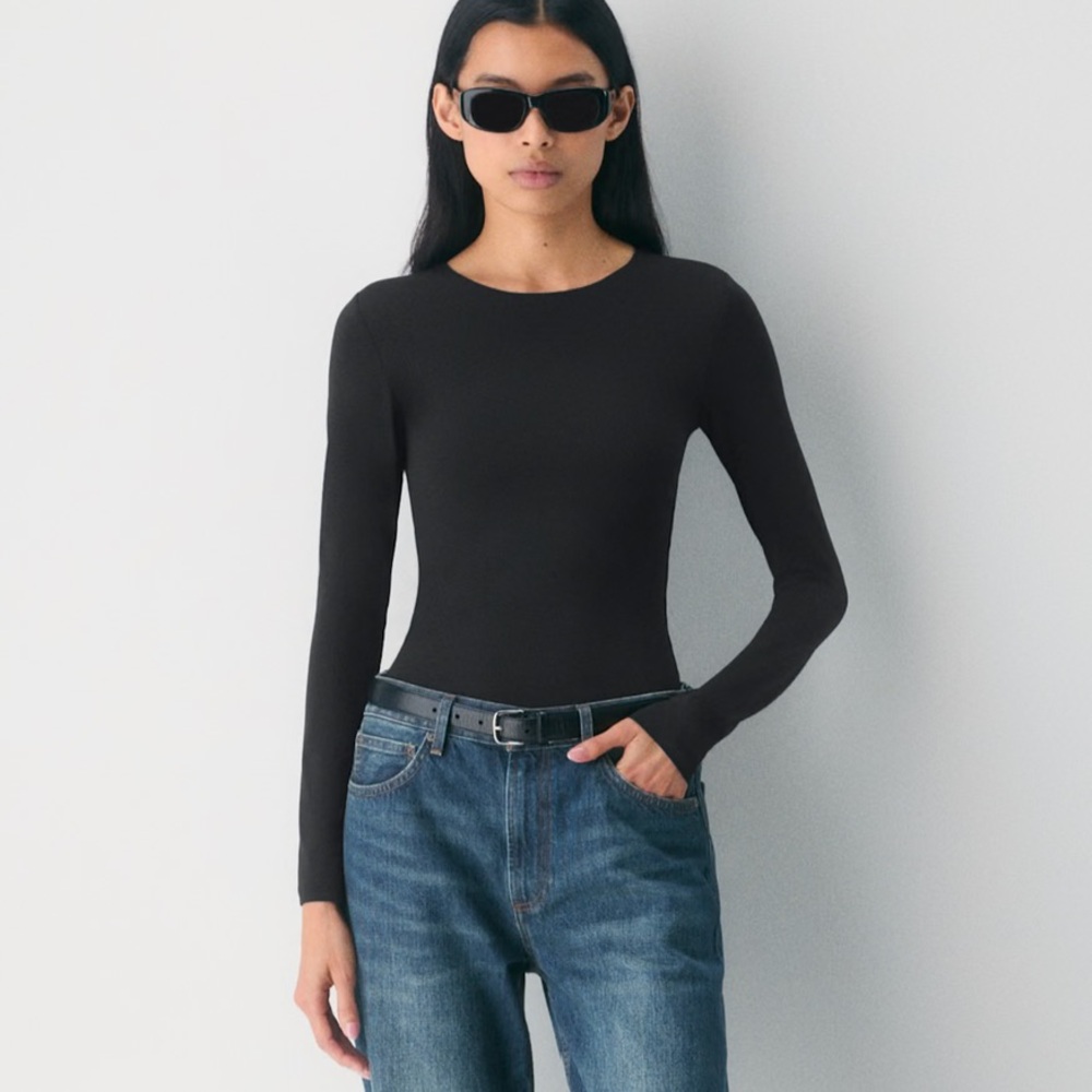 Aritzia Contour Long Sleeve